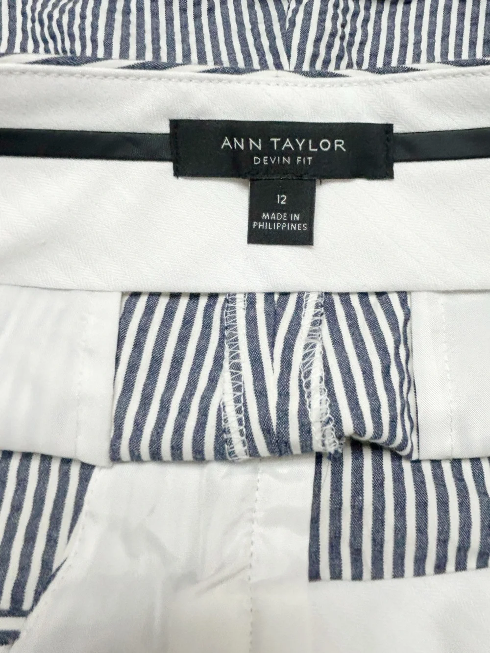 Ann Taylor Devon Fit Seersucker Crop Pants Size 12 Blue White Striped Cotton - Picture 2 of 5